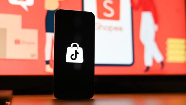Shopee, Tiktok Shop thu phí như thế nào đối với nhà bán hàng?