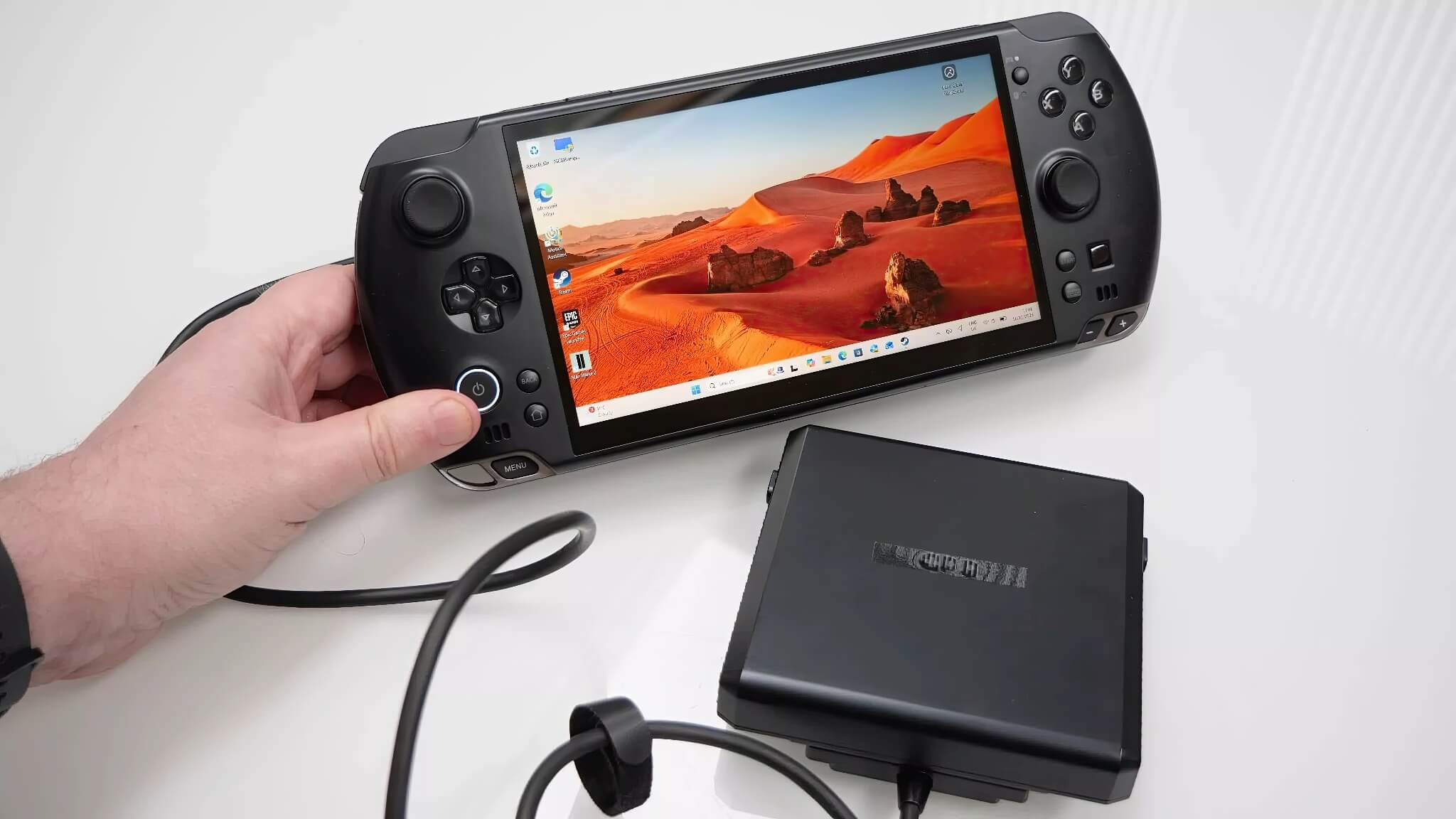 GPD Win 5 mang sức mạnh PS5 thu nhỏ vào lòng bàn tay