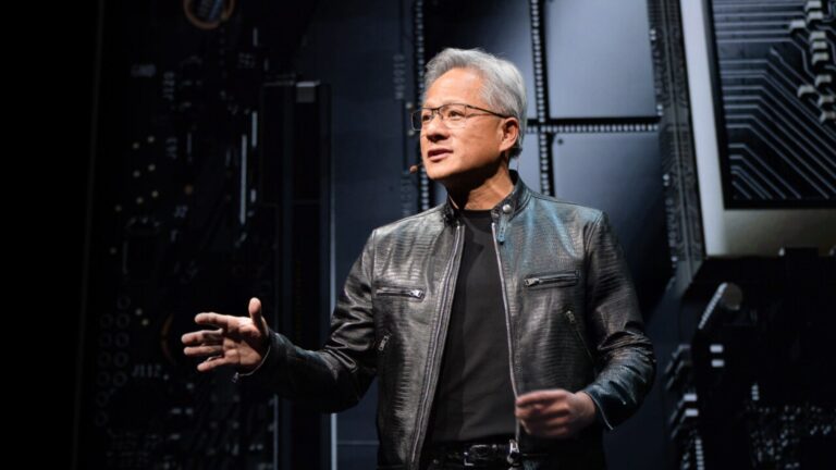 CEO NVIDIA Jensen Huang phát biểu về DLSS 5 và phản hồi chỉ trích AI slop từ game thủ