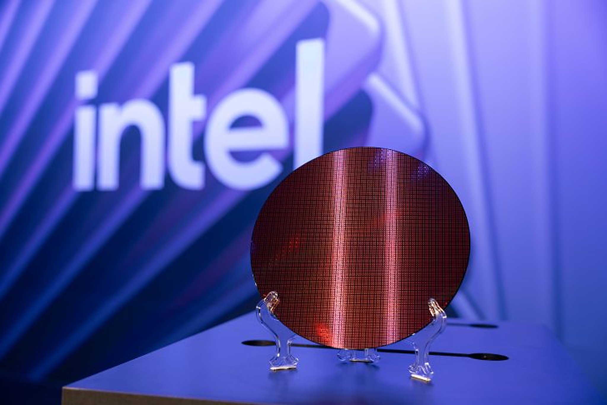 Google đặt cược vào Intel TPU: vì sao tỷ lệ đạt chuẩn 98% vẫn là bài toán khó?