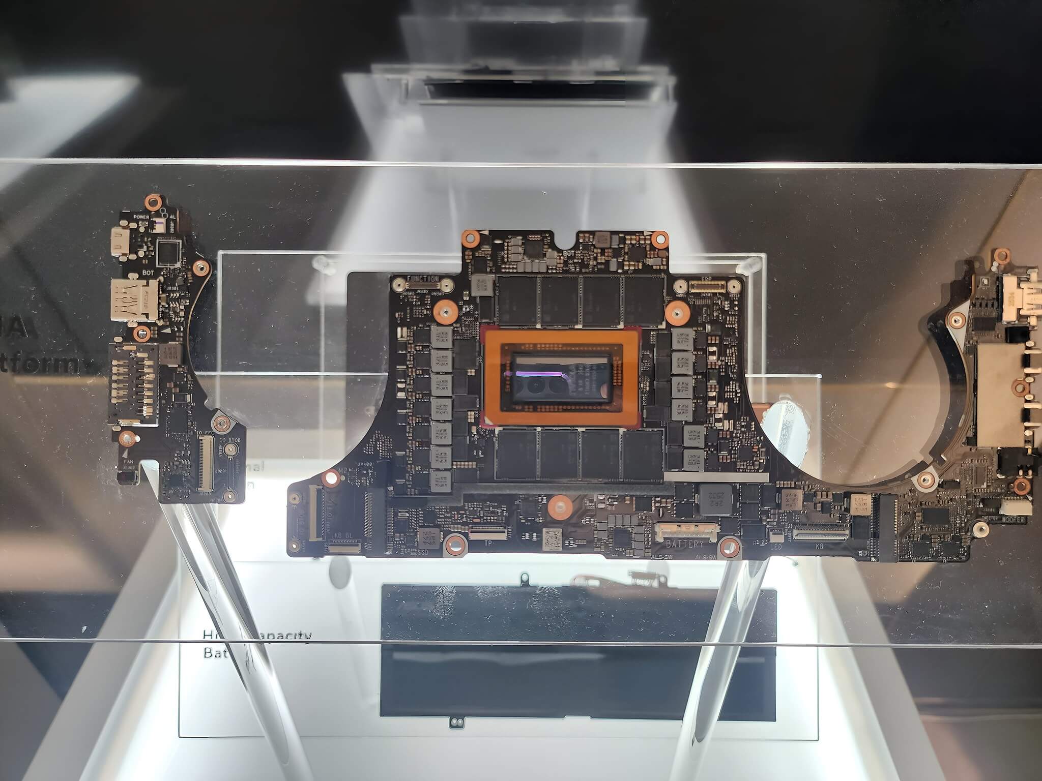 ASUS, Dell, HP, Microsoft ra mắt laptop chip NVIDIA RTX Spark đầu tiên